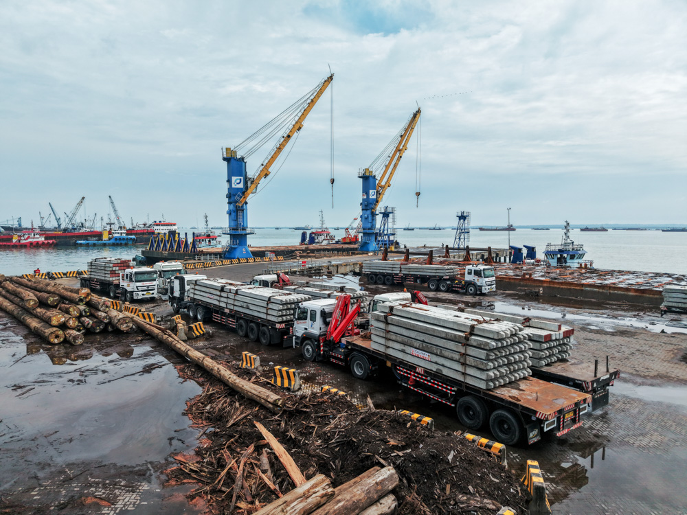 PILE DELIVERY TO BORNEO