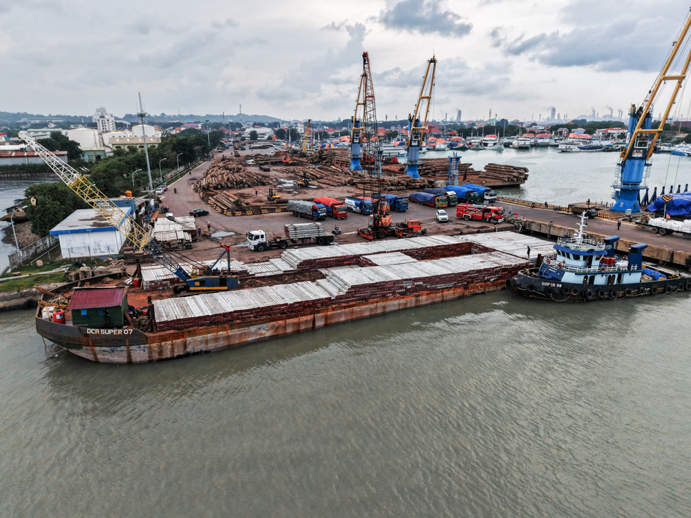 PILE DELIVERY TO BORNEO