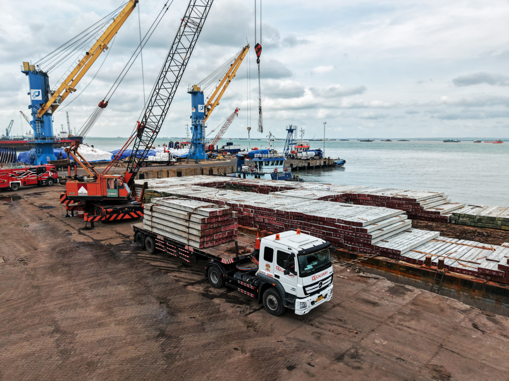 PILE DELIVERY TO BORNEO