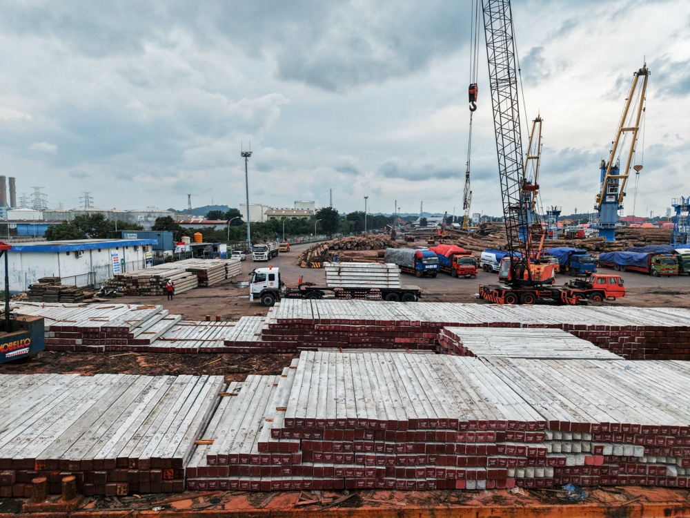 PILE DELIVERY TO BORNEO