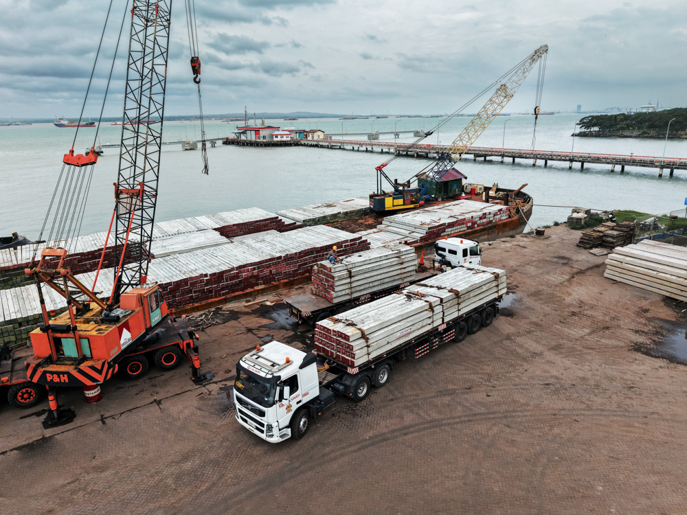 PILE DELIVERY TO BORNEO