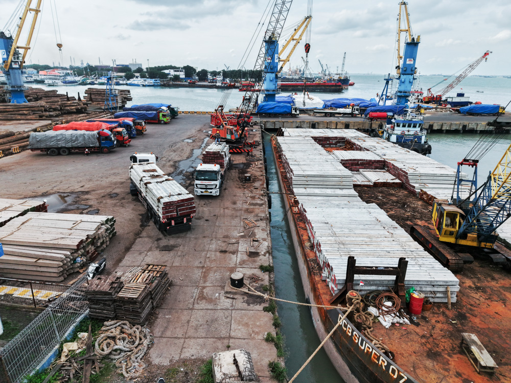 PILE DELIVERY TO BORNEO