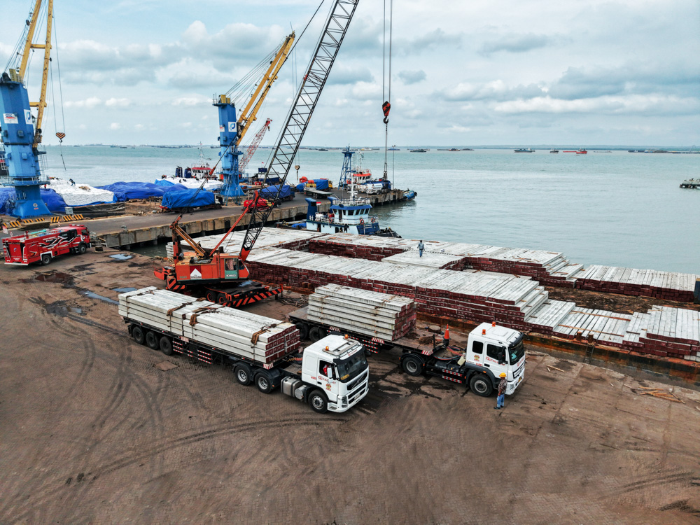 PILE DELIVERY TO BORNEO