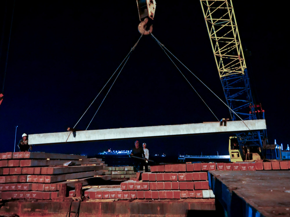 PILE DELIVERY TO BORNEO