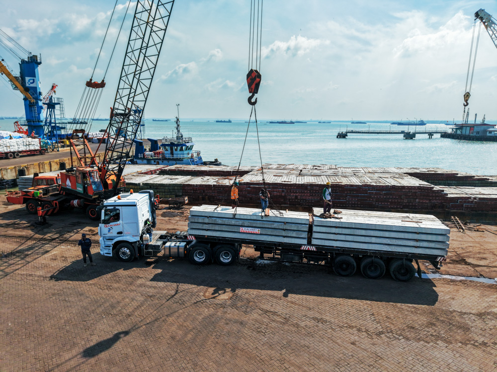 PILE DELIVERY TO BORNEO