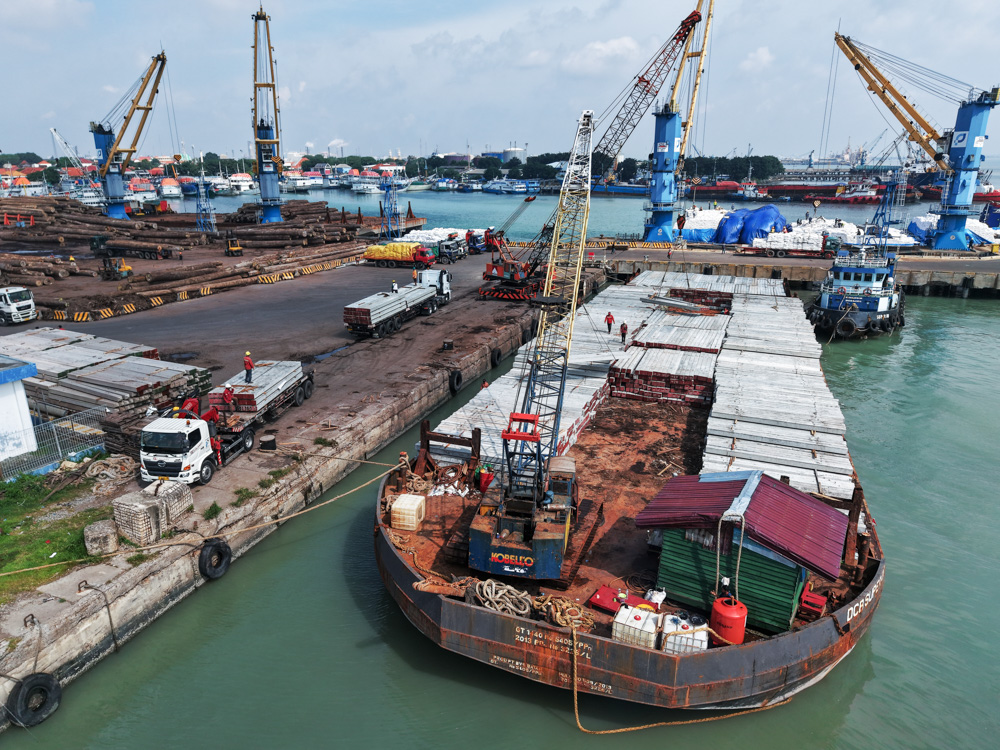 PILE DELIVERY TO BORNEO