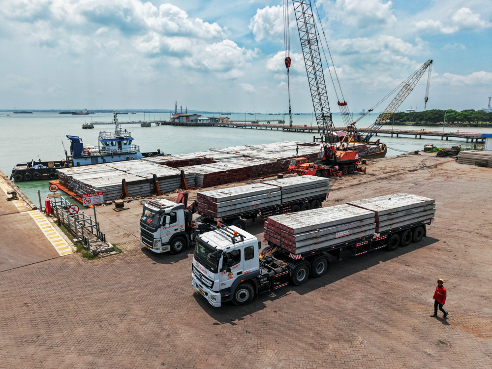 PILE DELIVERY TO BORNEO