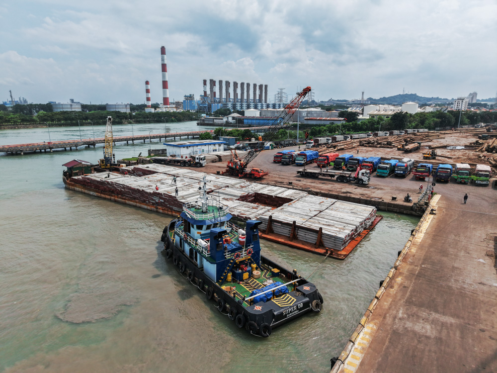 PILE DELIVERY TO BORNEO