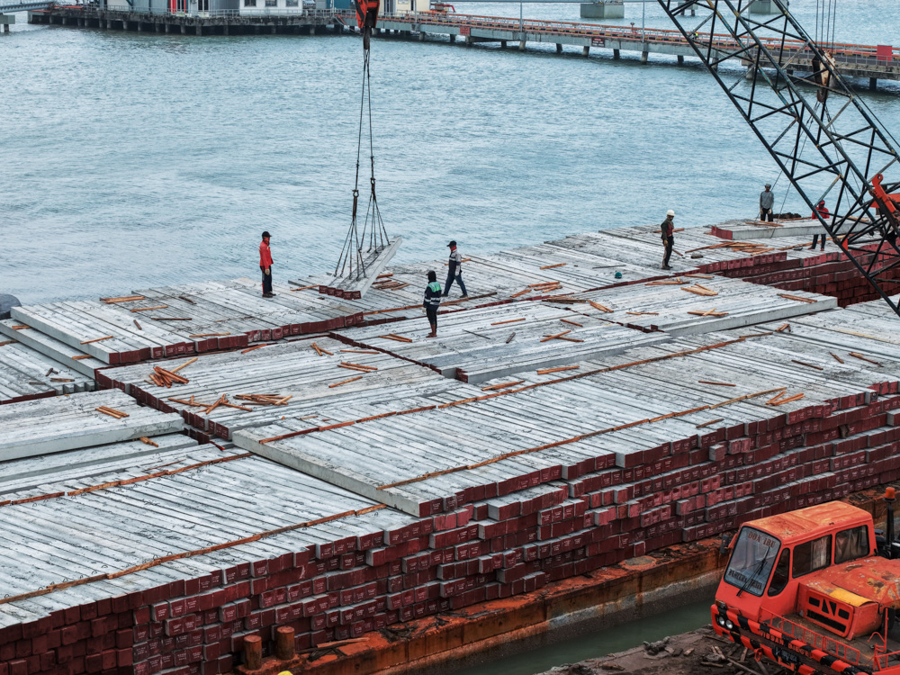 PILE DELIVERY TO BORNEO