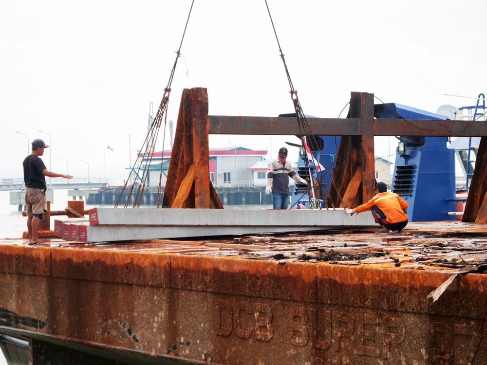 PILE DELIVERY TO BORNEO