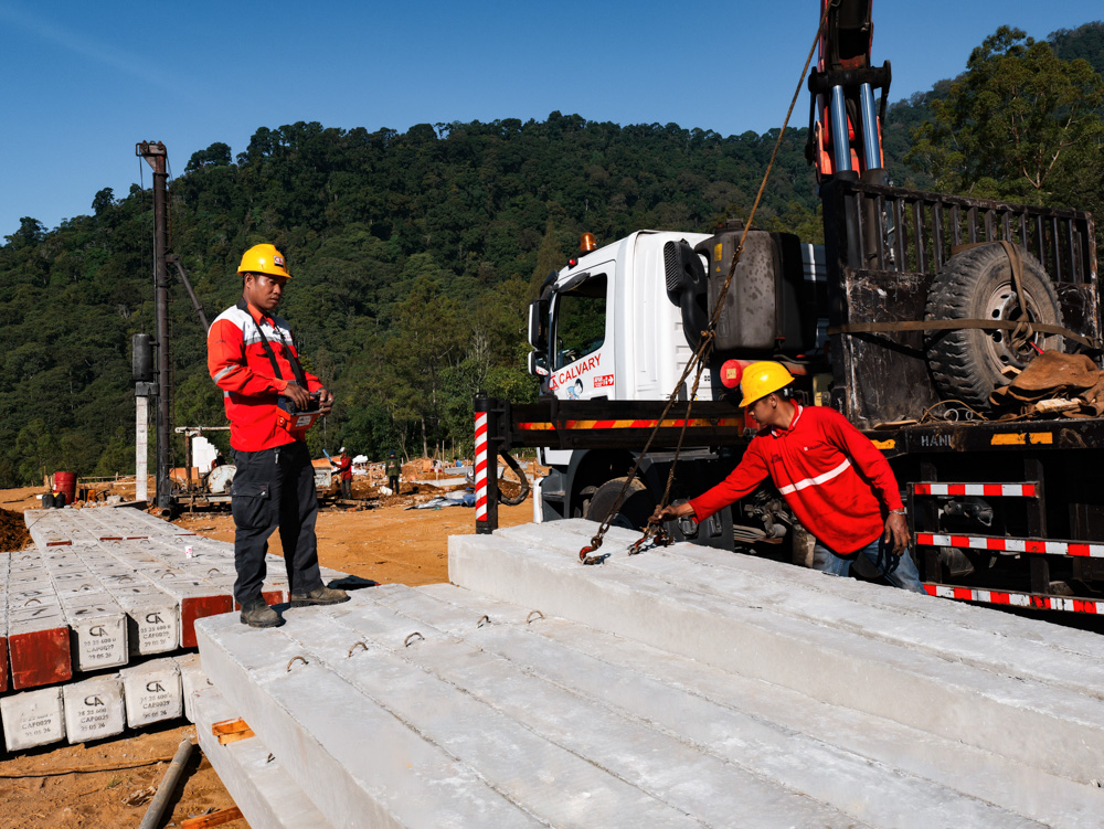 PILE 6 METERS BATU
