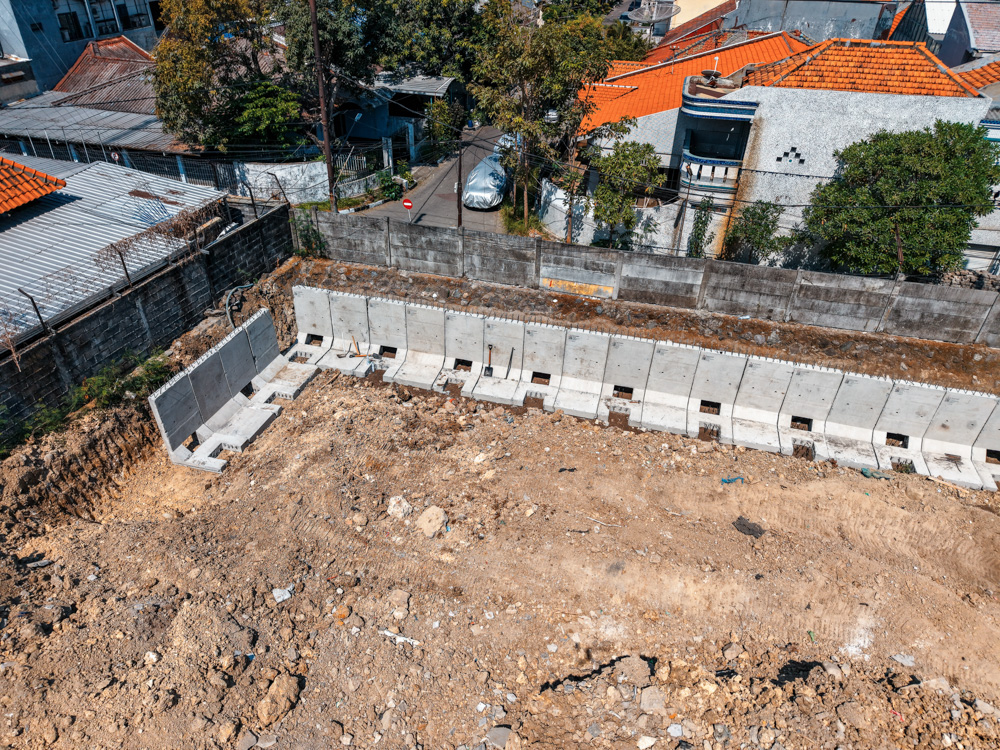 RETAINING WALL DI PERKOTAAN&nbsp; MENGGUNAKAN L-GUTTER&nbsp;